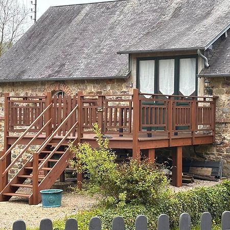 Gites In Le Neufbourg -Mortain Bagian luar foto