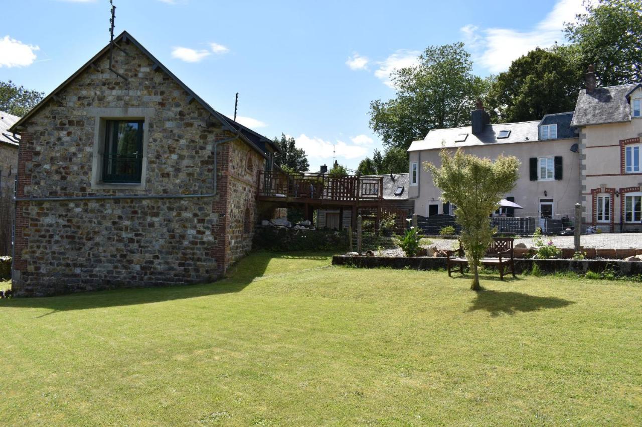 Gites In Le Neufbourg -Mortain Bagian luar foto