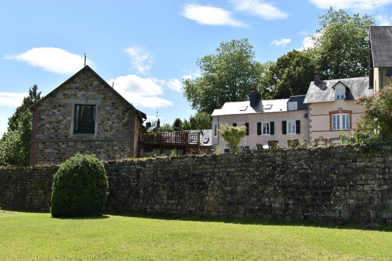 Gites In Le Neufbourg -Mortain Bagian luar foto