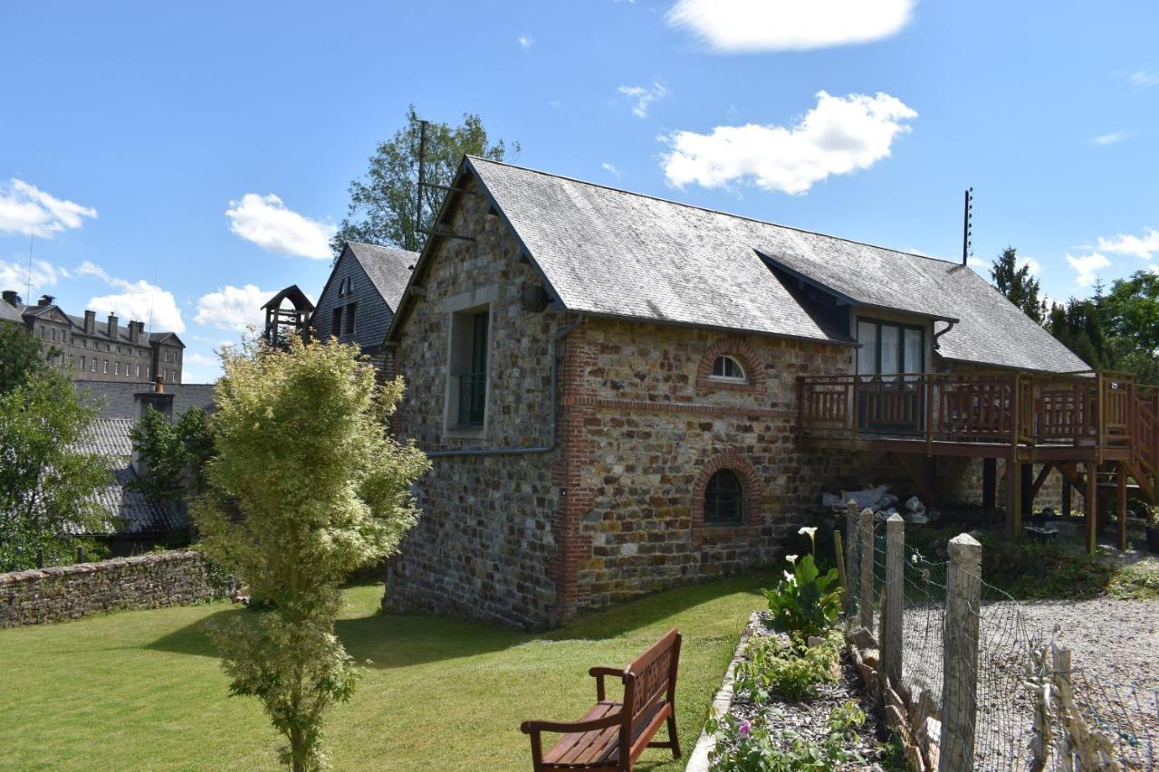 Gites In Le Neufbourg -Mortain Bagian luar foto