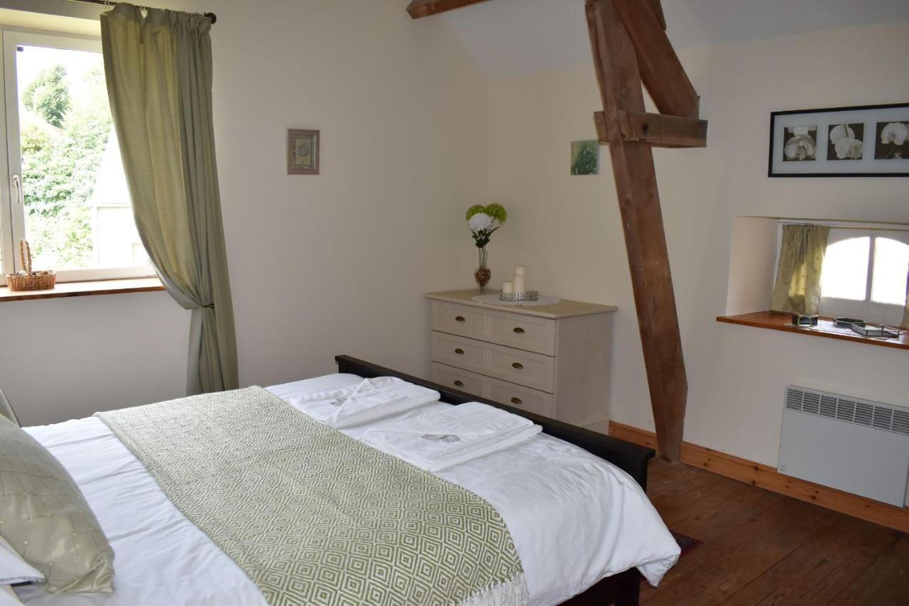 Gites In Le Neufbourg -Mortain Bagian luar foto