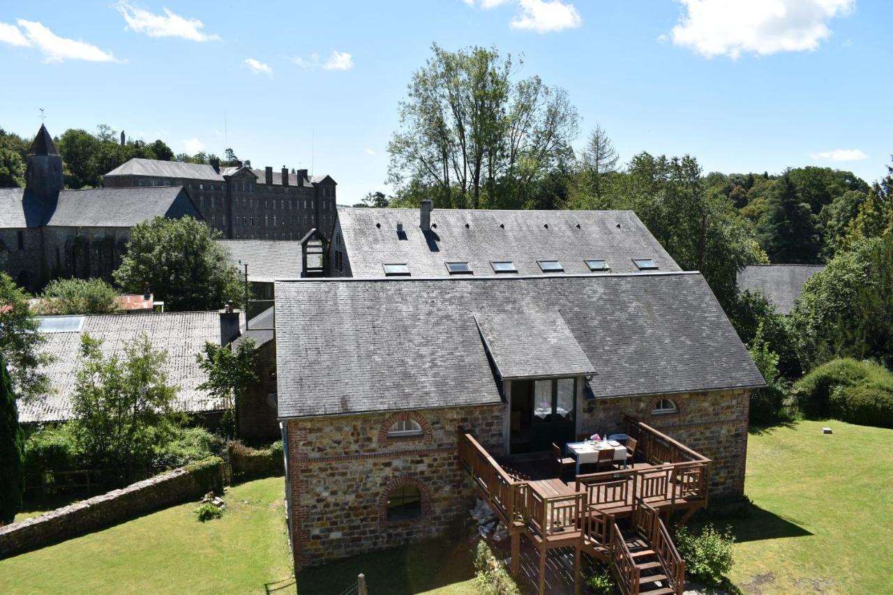 Gites In Le Neufbourg -Mortain Bagian luar foto