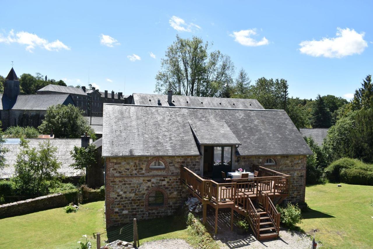Gites In Le Neufbourg -Mortain Bagian luar foto
