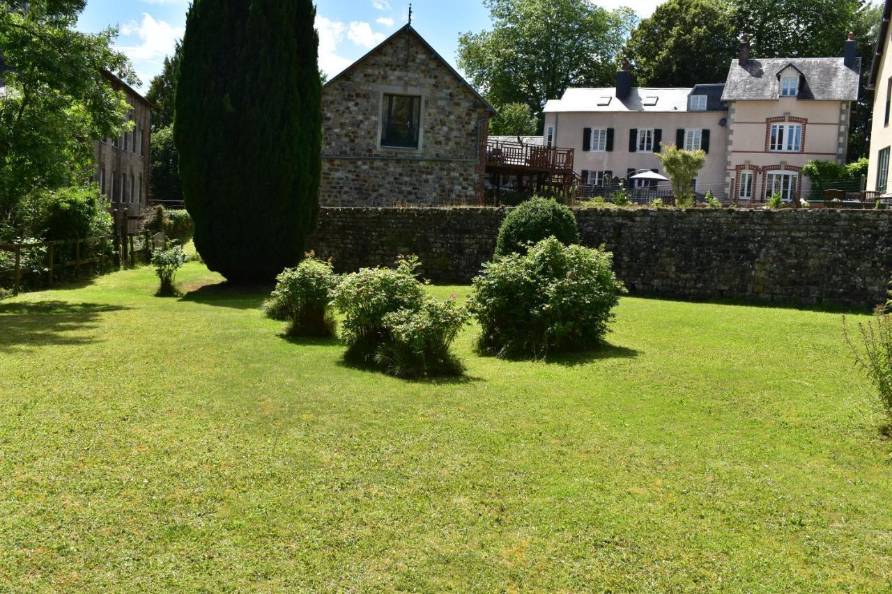Gites In Le Neufbourg -Mortain Bagian luar foto