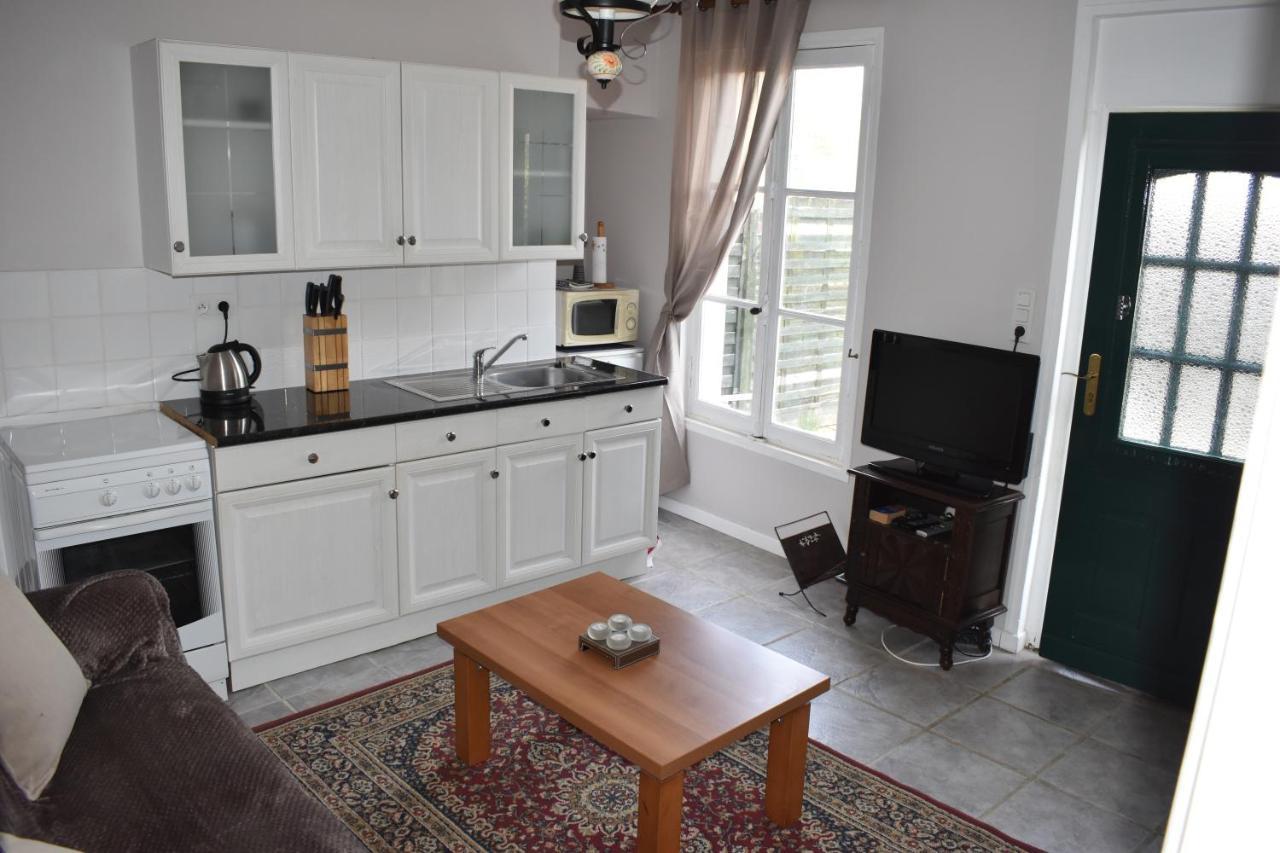 Gites In Le Neufbourg -Mortain Bagian luar foto