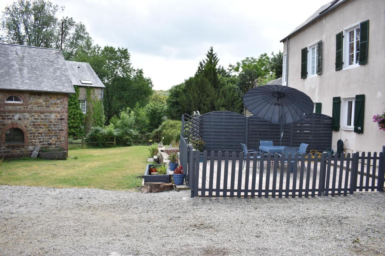 Gites In Le Neufbourg -Mortain Bagian luar foto
