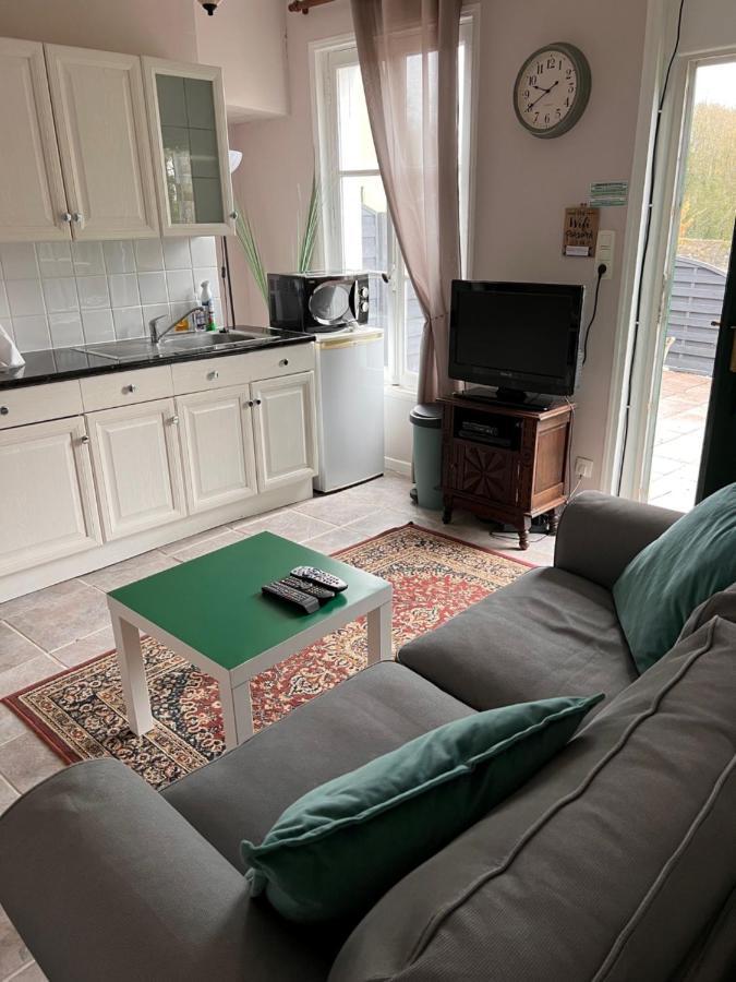 Gites In Le Neufbourg -Mortain Bagian luar foto