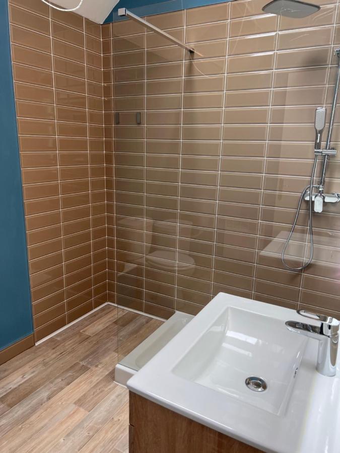 Gites In Le Neufbourg -Mortain Bagian luar foto