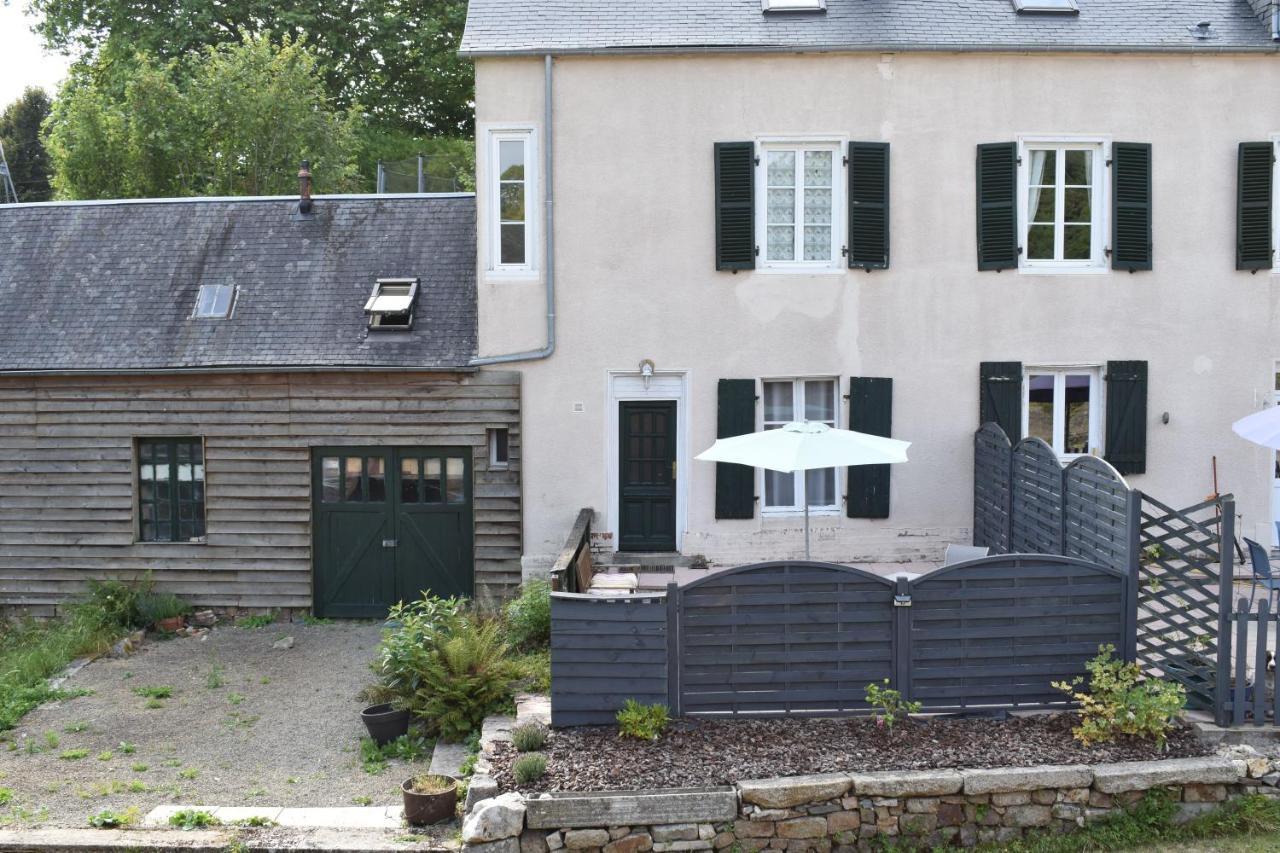 Gites In Le Neufbourg -Mortain Bagian luar foto