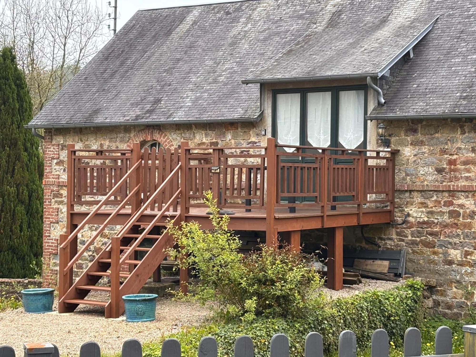 Gites In Le Neufbourg -Mortain Bagian luar foto